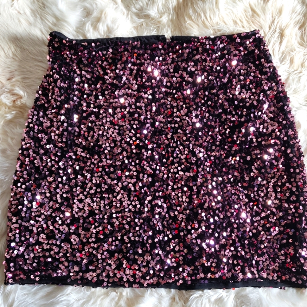 BNWT Lulu's Pink Sequin Mini L